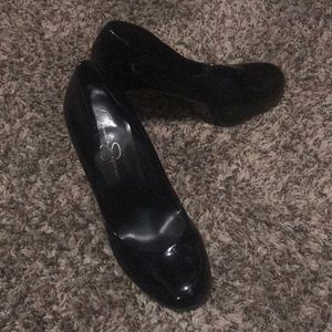 Jessica Simpson pumps